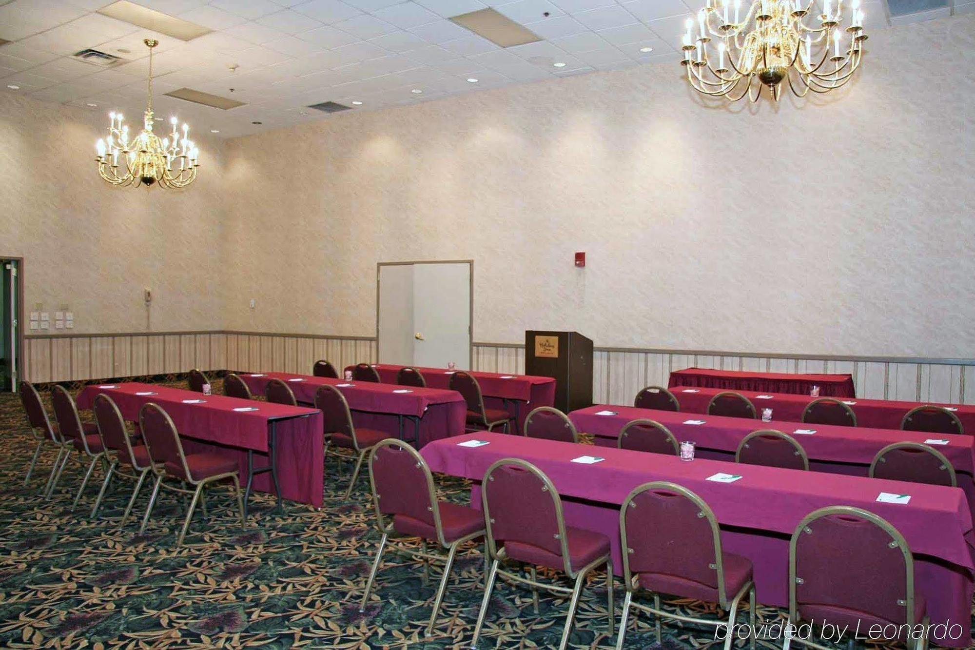 Oyo Hotel Tulsa I-44 Midtown Business photo